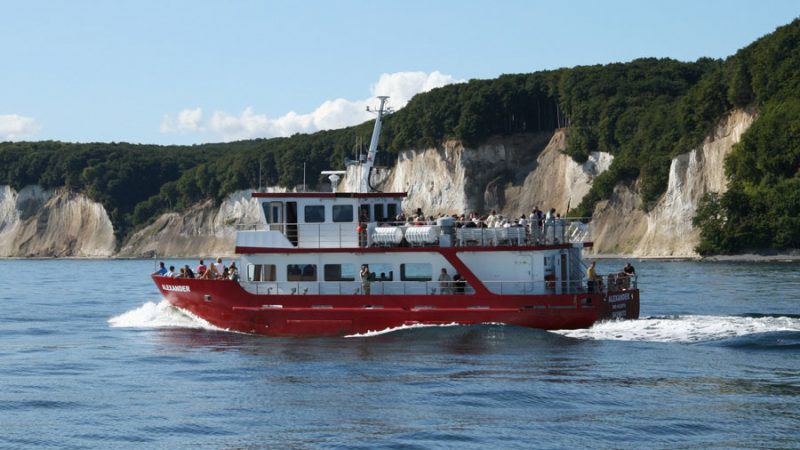 Hafenstadt Sassnitz auf Rügen Schiffart auf der Ostsee