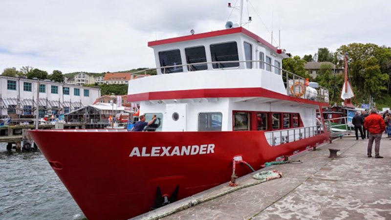 Hafenstadt Sassnitz: MS Alexander vor der Ostsee